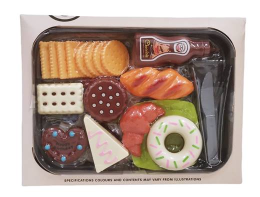 Парче торта, кроасани, понички и бисквити с поднос и прибори за сервиране в кутия №8904