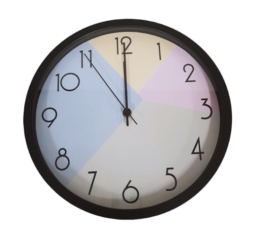 Часовник стенен Ф30 см пастелни цветове триъгълници черна рамка