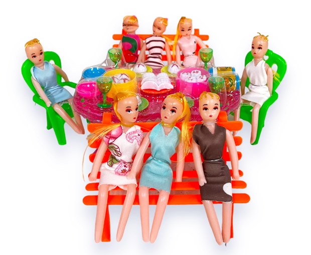 Трапезария с 8 кукли и аксесоари №6612