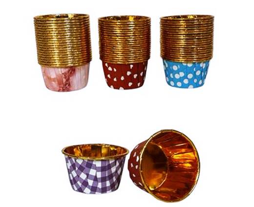 Хартиени форми за кексчета декор със златен кант Ф7/Н4см 20 броя в пвц кутия /12 кутии в стек/