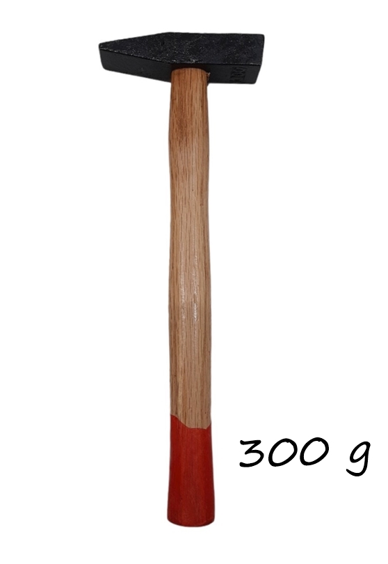 Чук метал дървена дръжка с червено 300 г